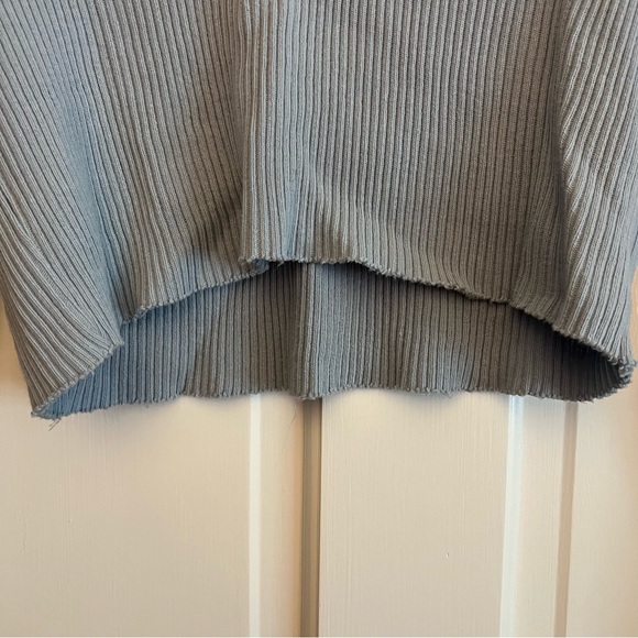 NWT Brandy Melville Paige V-Neck Top - Picture 3 of 5